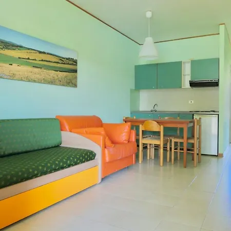 Isa-studio 3 Beds In With Swimming-pool Bed And Bath Linen Included 3*