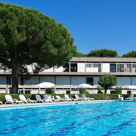 Isa-studio 3 Beds In With Swimming-pool Bed And Bath Linen Included