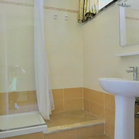 Isa-studio 3 Beds In With Swimming-pool Bed And Bath Linen Included Apart-hotel 3*