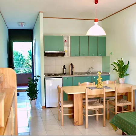 Apart-hotel Isa-studio 3 Beds In With Swimming-pool Bed And Bath Linen Included 3*