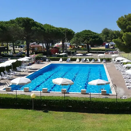 Isa-studio 3 Beds In With Swimming-pool Bed And Bath Linen Included Apart-hotel